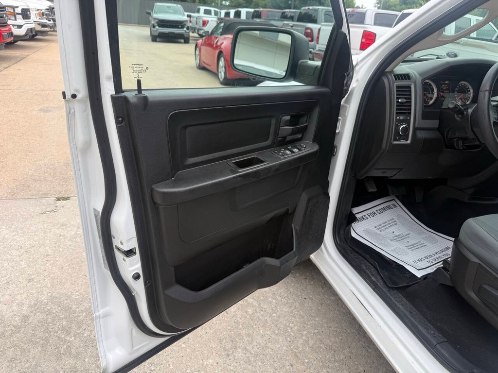 Ram 1500 Classic Vehicle Full-screen Gallery Image 08