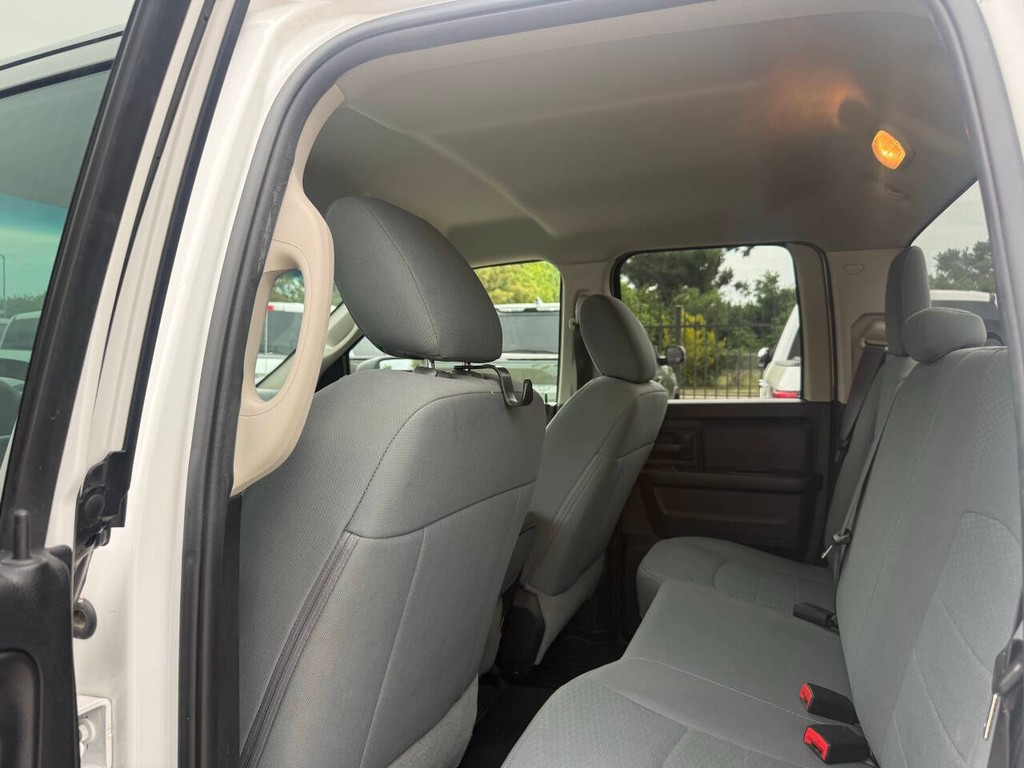 Ram 1500 Classic Vehicle Full-screen Gallery Image 12