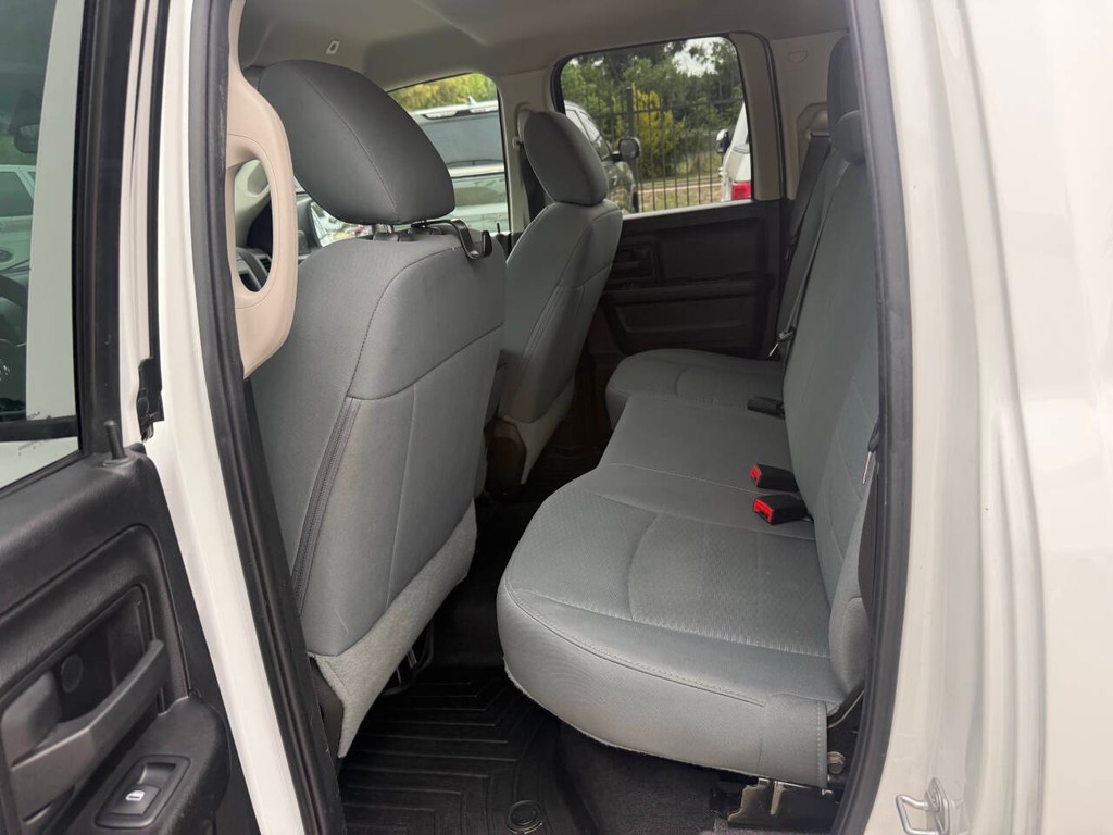 Ram 1500 Classic Vehicle Full-screen Gallery Image 13