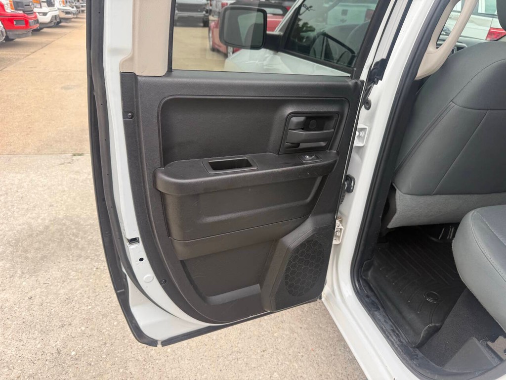 Ram 1500 Classic Vehicle Full-screen Gallery Image 14