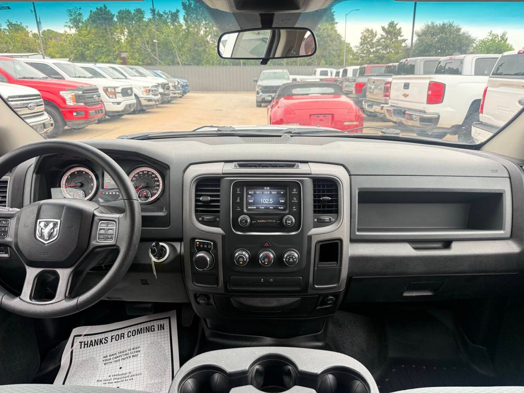 Ram 1500 Classic Vehicle Full-screen Gallery Image 17