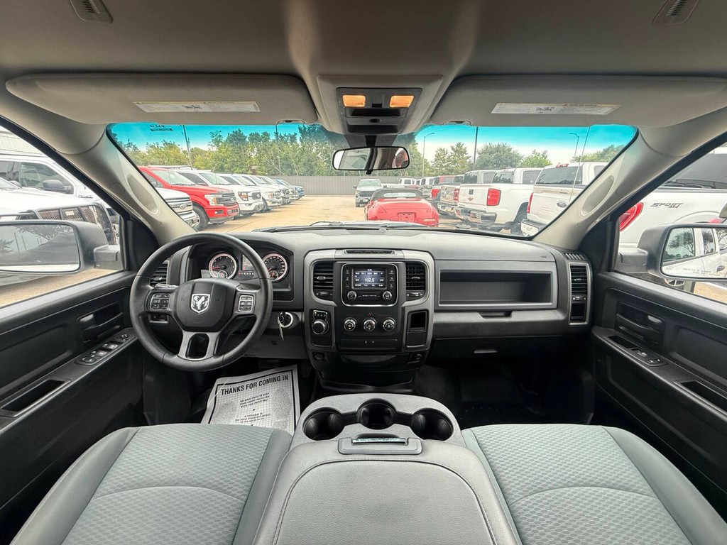 Ram 1500 Classic Vehicle Full-screen Gallery Image 18