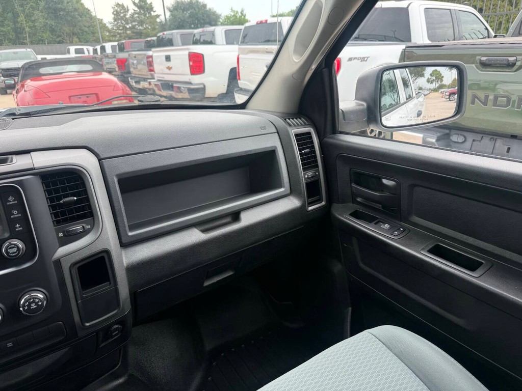 Ram 1500 Classic Vehicle Full-screen Gallery Image 20