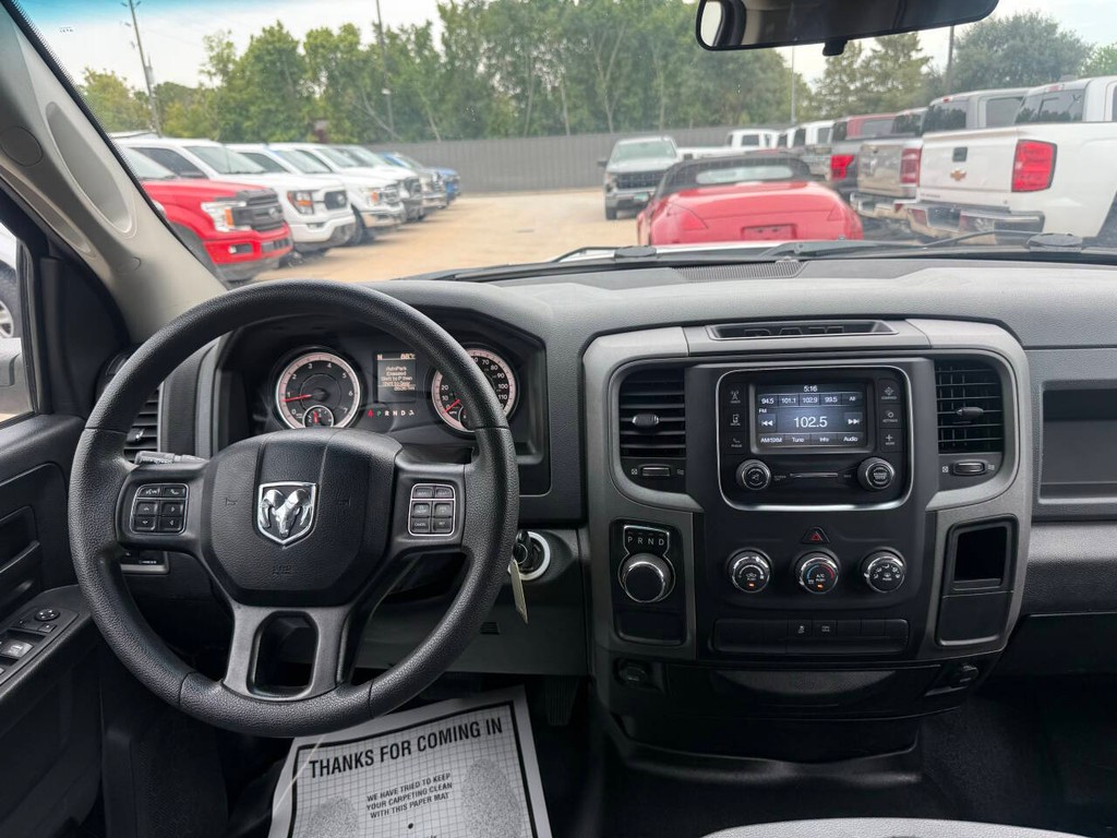 Ram 1500 Classic Vehicle Full-screen Gallery Image 21