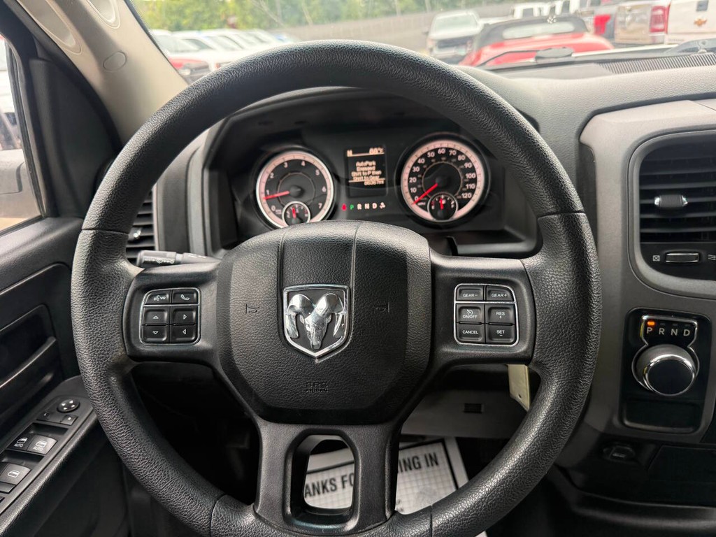 Ram 1500 Classic Vehicle Full-screen Gallery Image 23