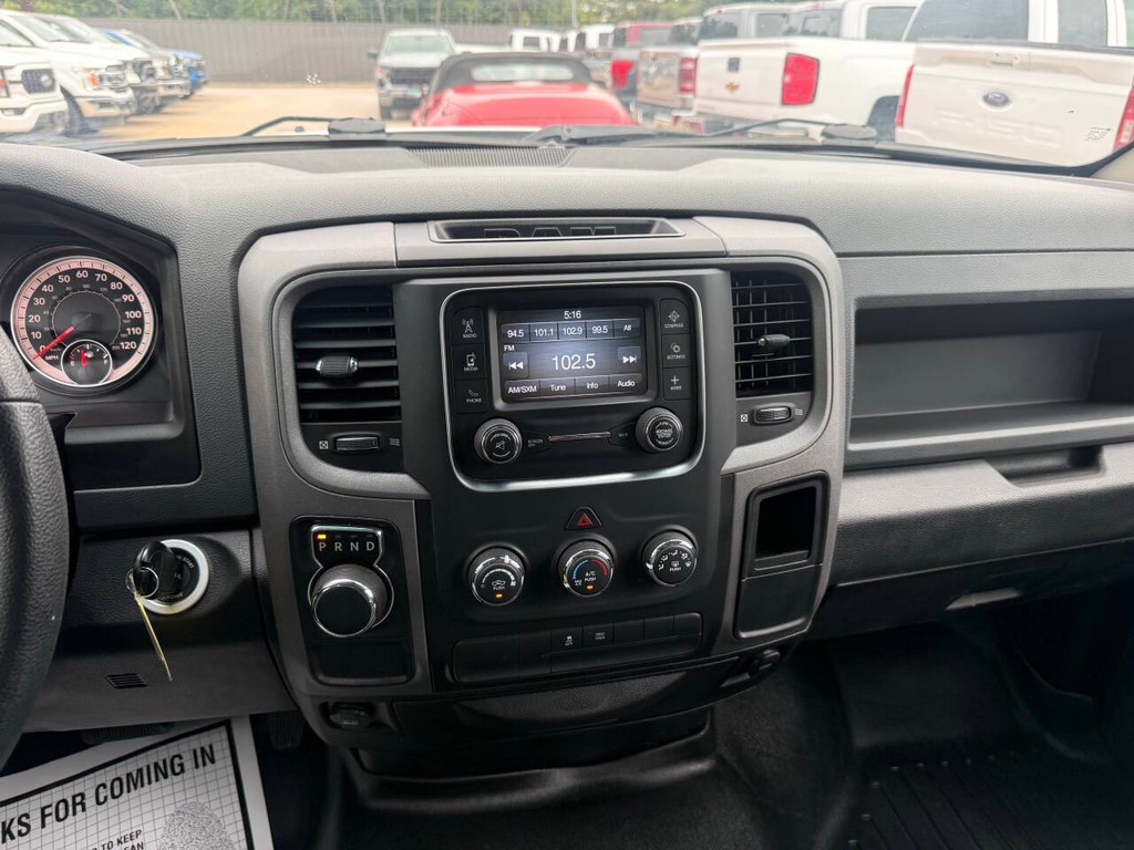 Ram 1500 Classic Vehicle Full-screen Gallery Image 24