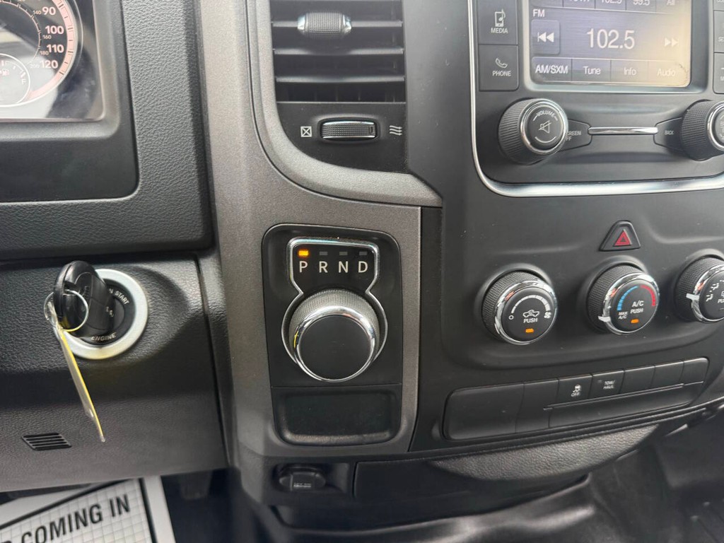 Ram 1500 Classic Vehicle Full-screen Gallery Image 28