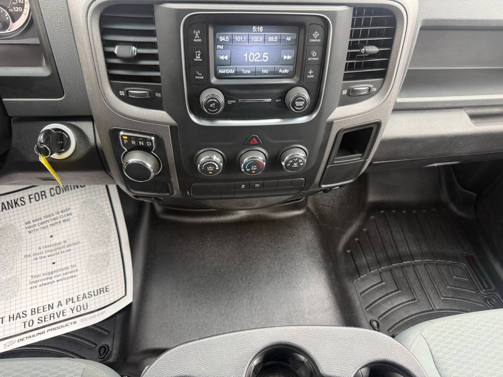 Ram 1500 Classic Vehicle Full-screen Gallery Image 29