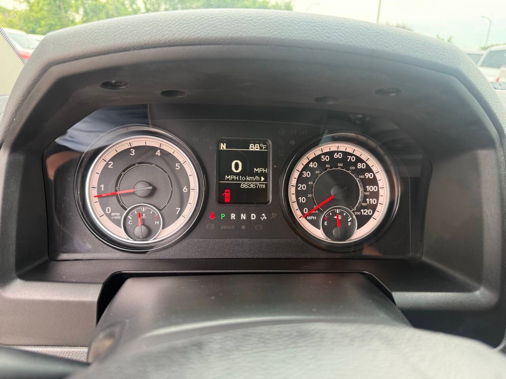 Ram 1500 Classic Vehicle Full-screen Gallery Image 31