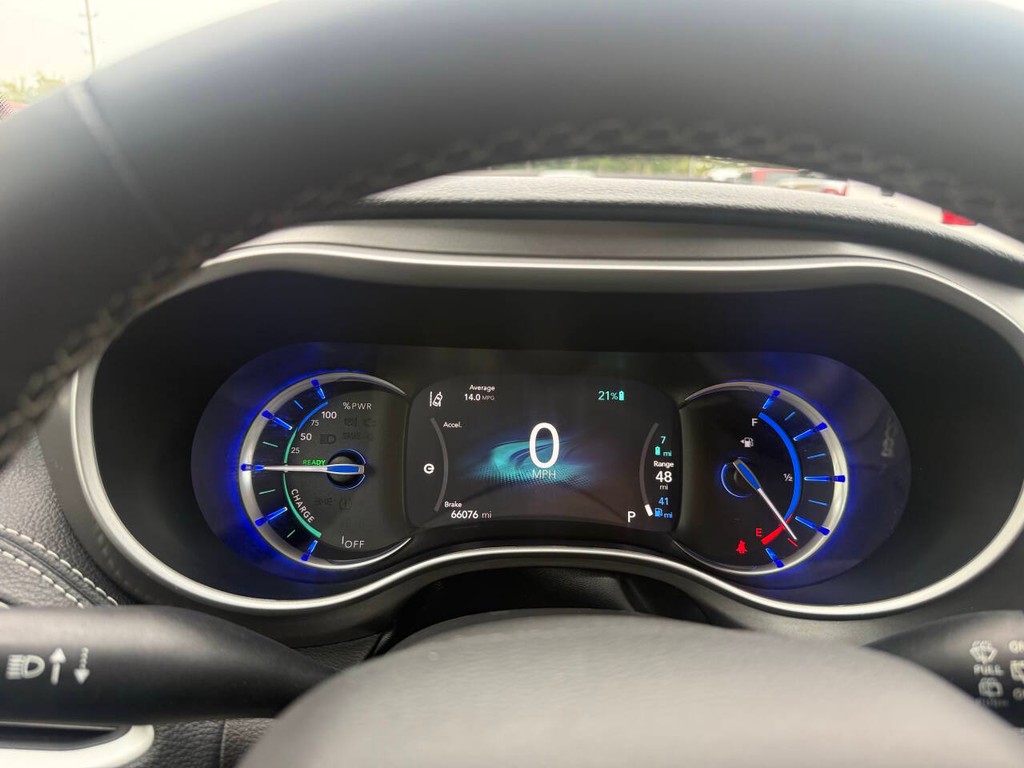 Chrysler Pacifica Vehicle Full-screen Gallery Image 29