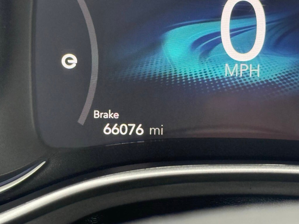 Chrysler Pacifica Vehicle Full-screen Gallery Image 30