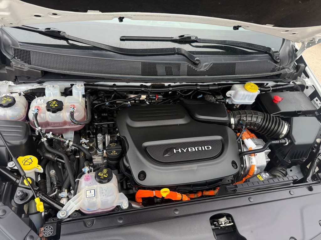 Chrysler Pacifica Vehicle Full-screen Gallery Image 32
