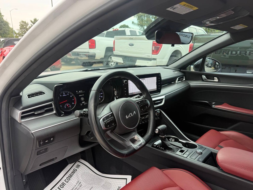 Kia K5 Vehicle Full-screen Gallery Image 06