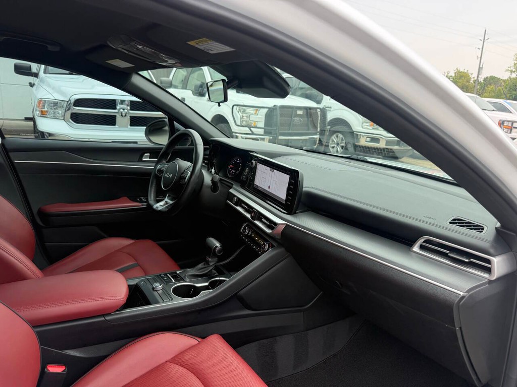 Kia K5 Vehicle Full-screen Gallery Image 09