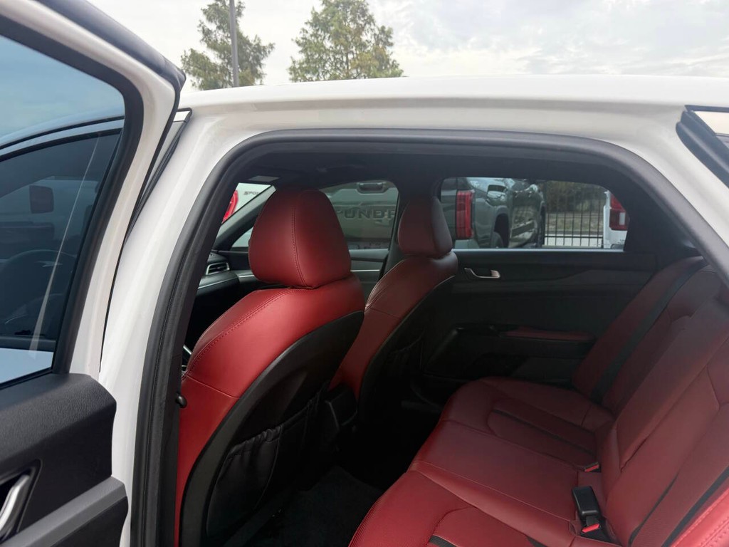 Kia K5 Vehicle Full-screen Gallery Image 12