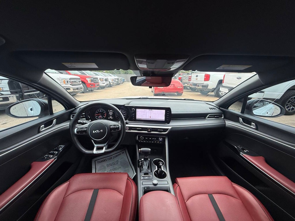 Kia K5 Vehicle Full-screen Gallery Image 18