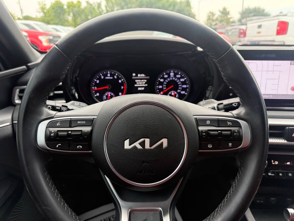 Kia K5 Vehicle Full-screen Gallery Image 23