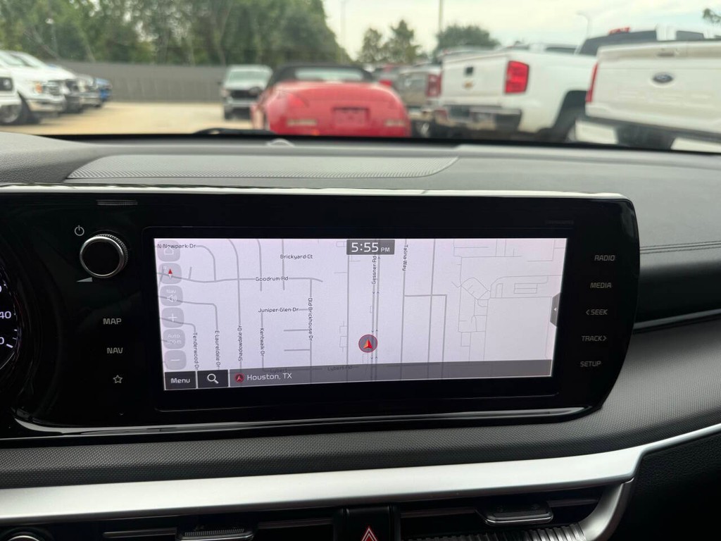 Kia K5 Vehicle Full-screen Gallery Image 25