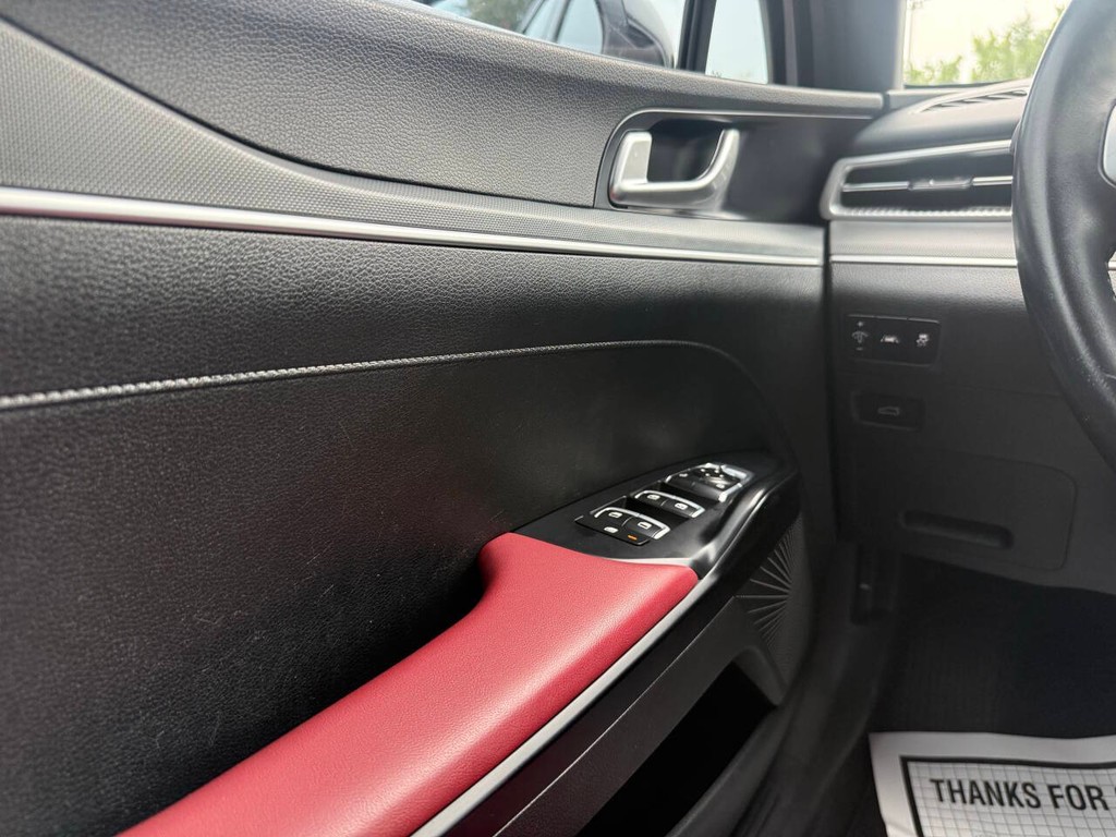 Kia K5 Vehicle Full-screen Gallery Image 29