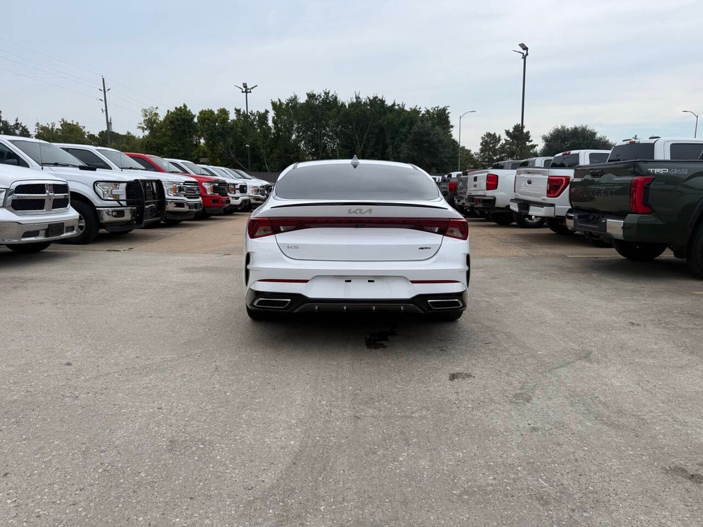 Kia K5 Vehicle Full-screen Gallery Image 36