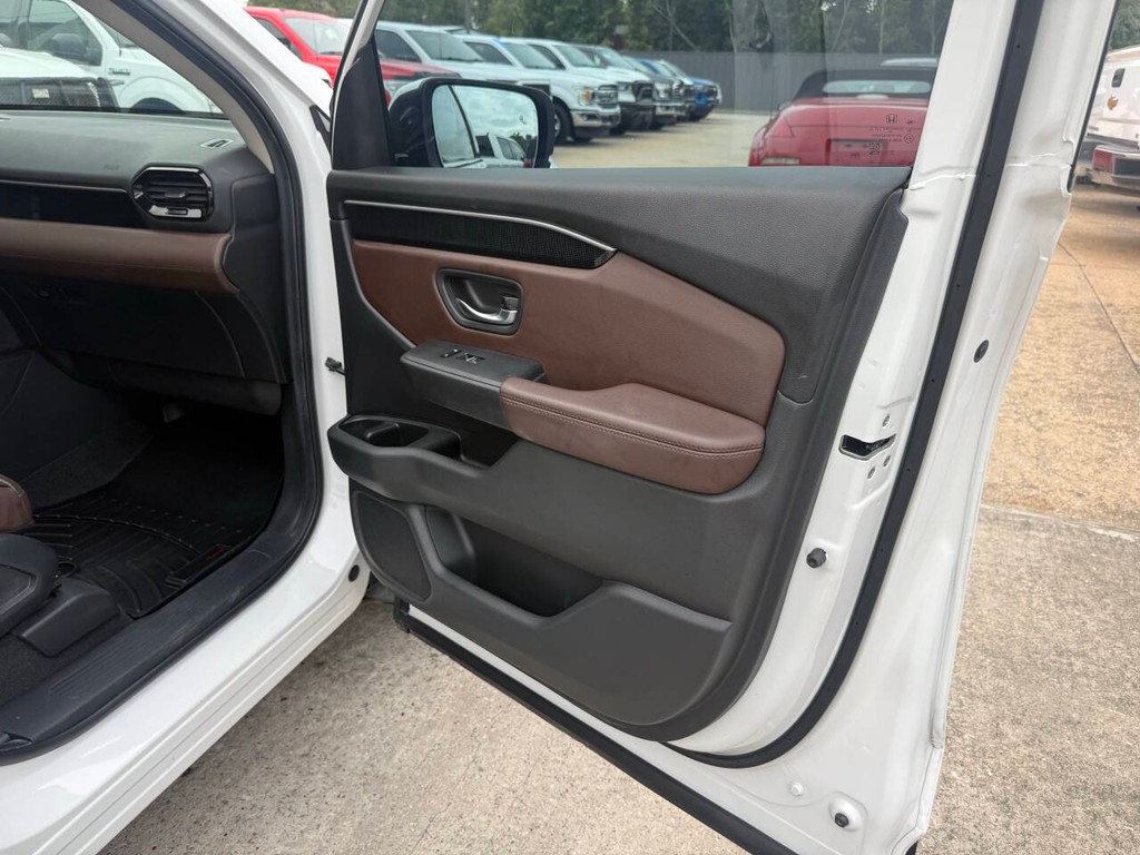 Honda Pilot Vehicle Full-screen Gallery Image 11