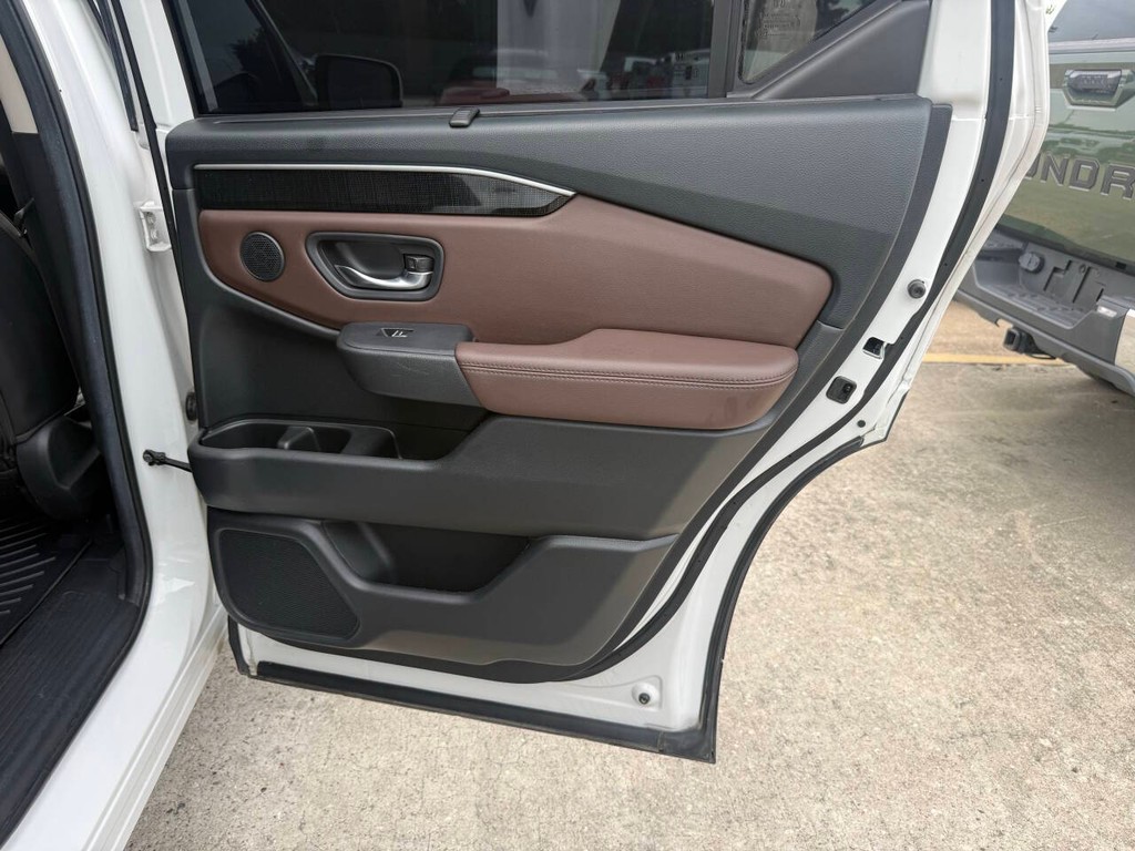 Honda Pilot Vehicle Full-screen Gallery Image 18