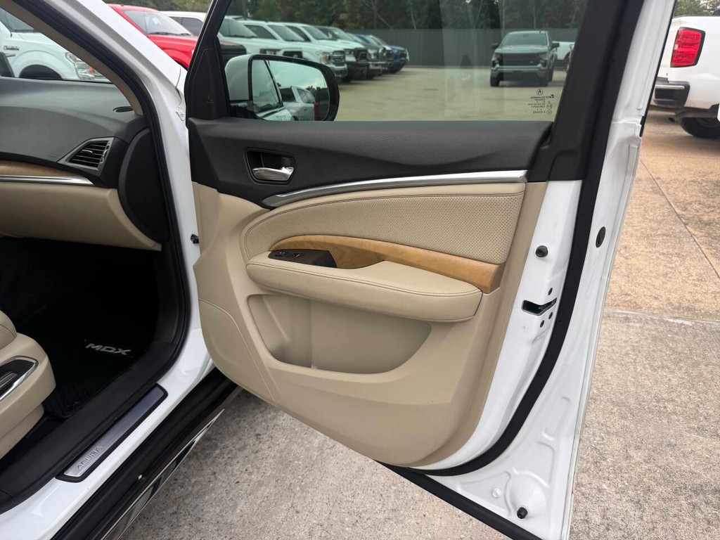 Acura MDX Vehicle Full-screen Gallery Image 11