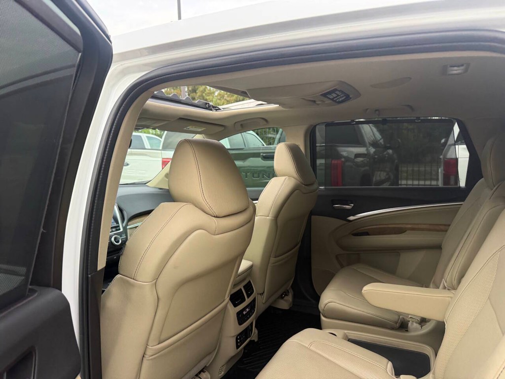 Acura MDX Vehicle Full-screen Gallery Image 12