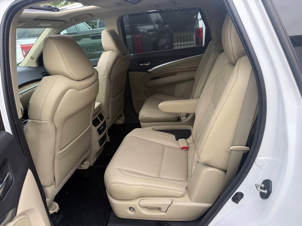 Acura MDX Vehicle Full-screen Gallery Image 13