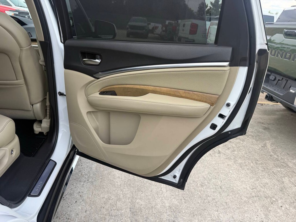 Acura MDX Vehicle Full-screen Gallery Image 18