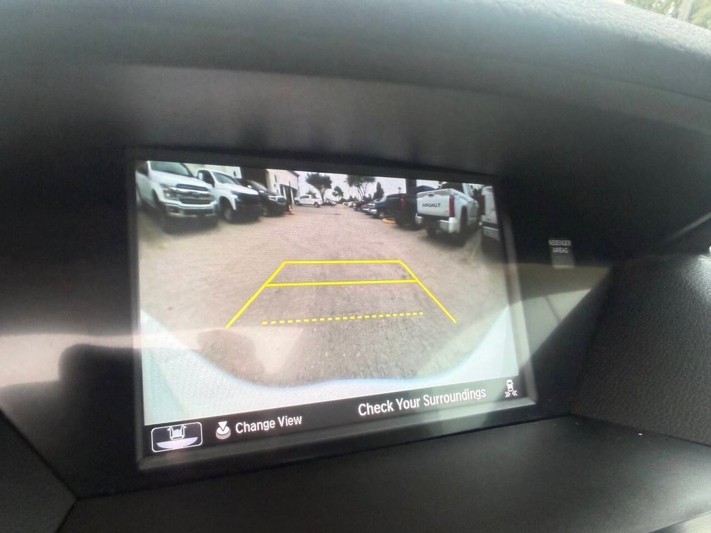 Acura MDX Vehicle Full-screen Gallery Image 30