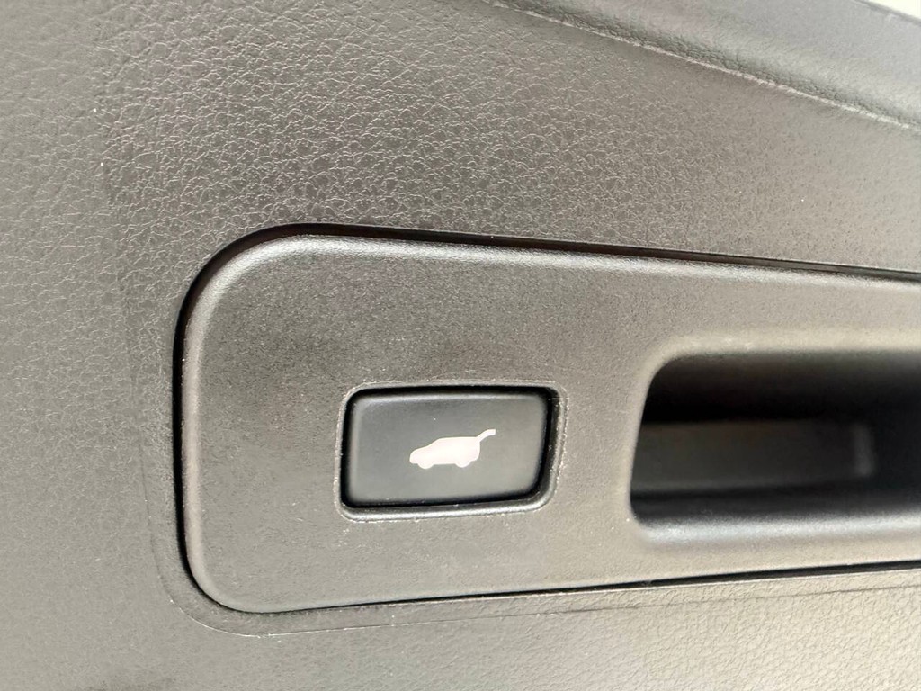 Acura MDX Vehicle Full-screen Gallery Image 42