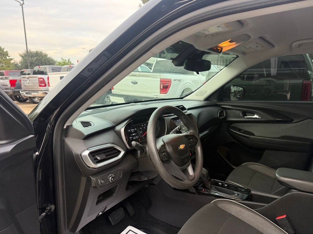 Chevrolet Trailblazer Vehicle Full-screen Gallery Image 06