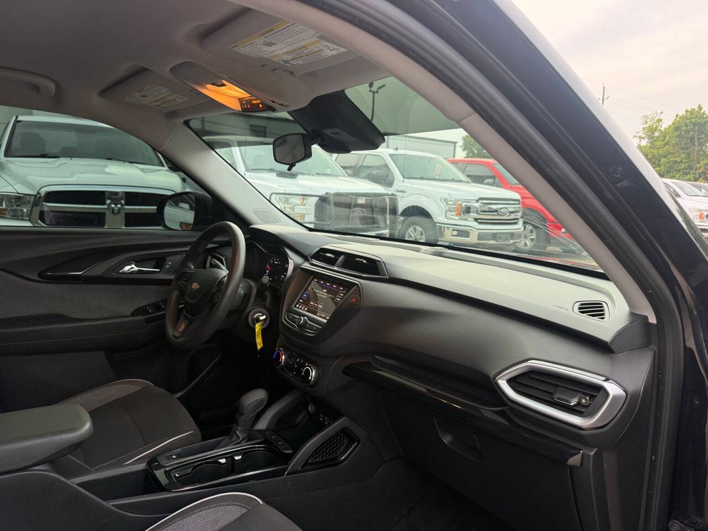 Chevrolet Trailblazer Vehicle Full-screen Gallery Image 09