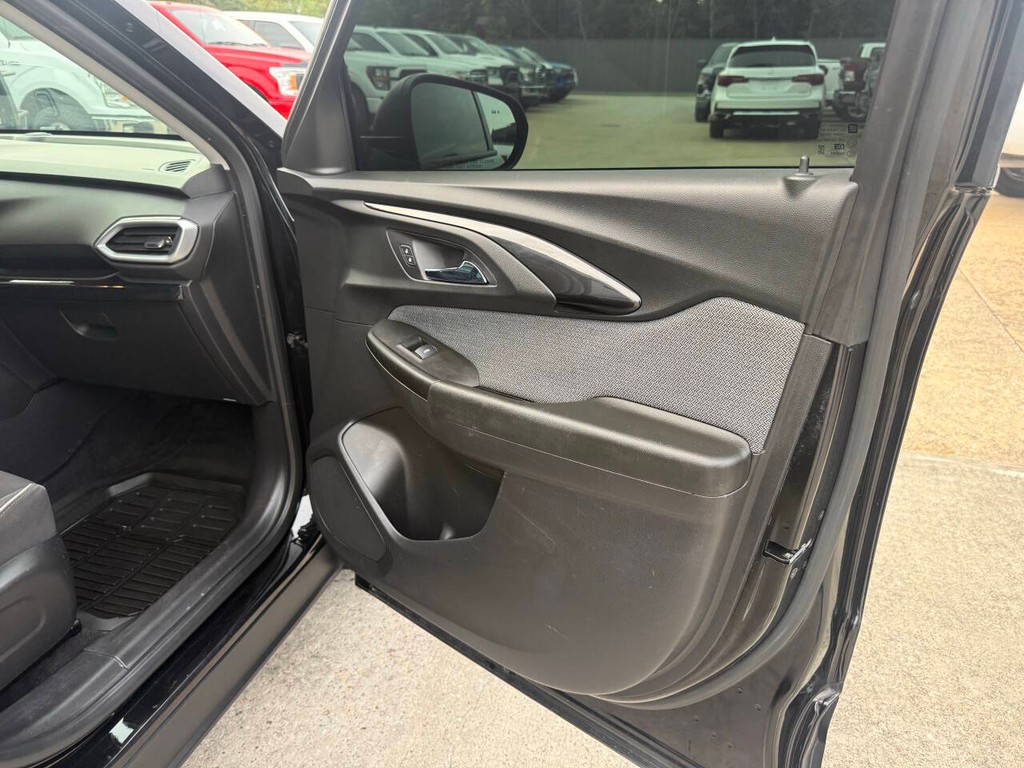 Chevrolet Trailblazer Vehicle Full-screen Gallery Image 11