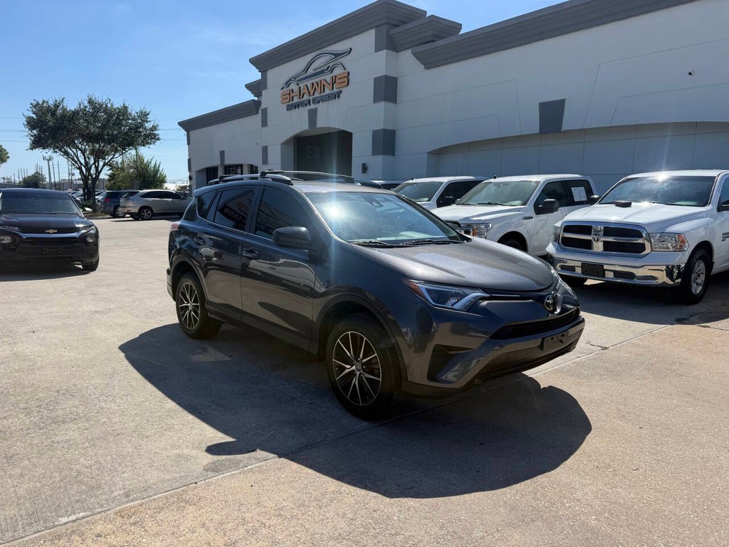 Toyota RAV4 Vehicle Full-screen Gallery Image 02