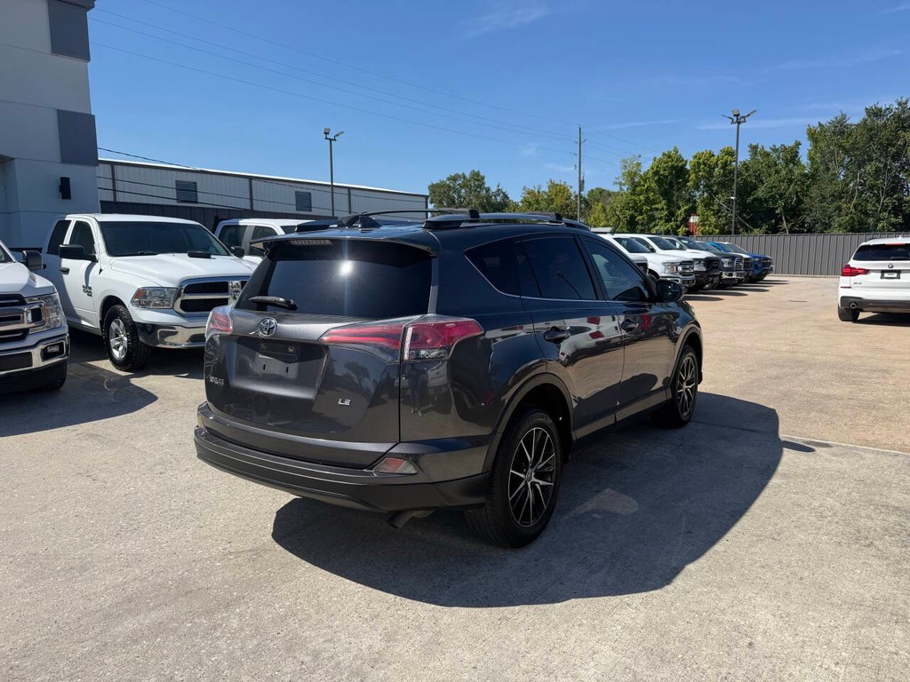 Toyota RAV4 Vehicle Full-screen Gallery Image 05