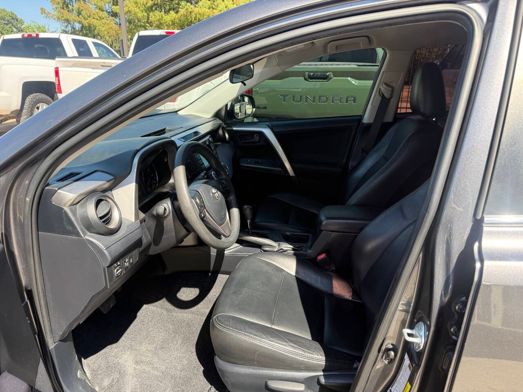 Toyota RAV4 Vehicle Full-screen Gallery Image 07