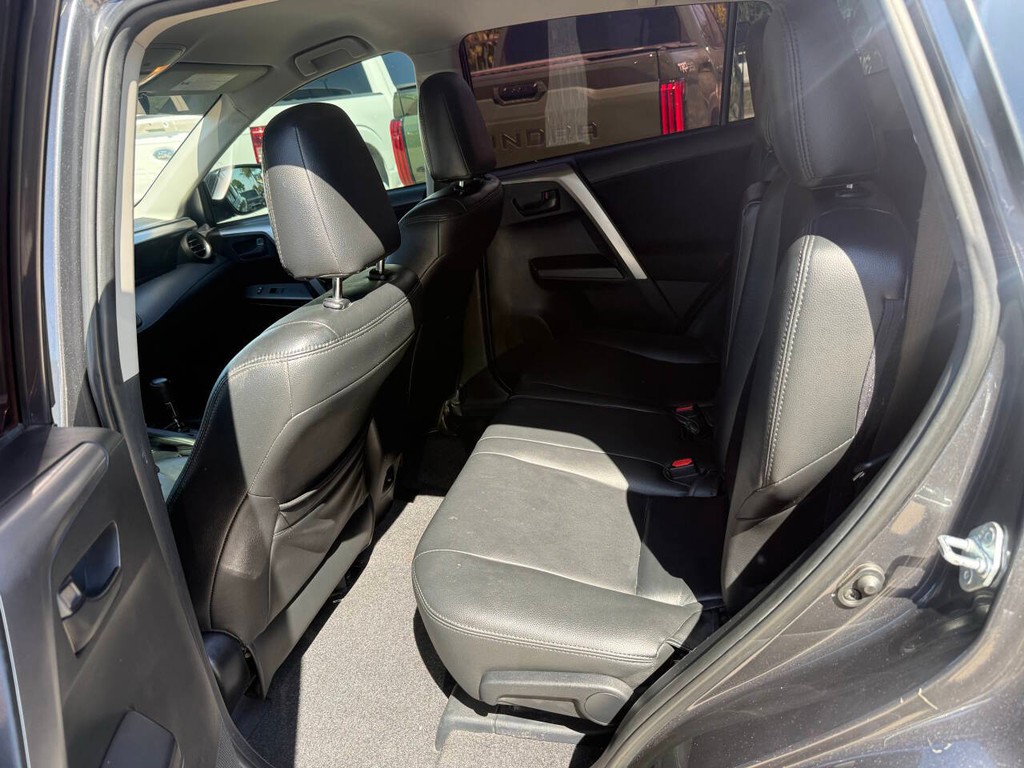 Toyota RAV4 Vehicle Full-screen Gallery Image 13