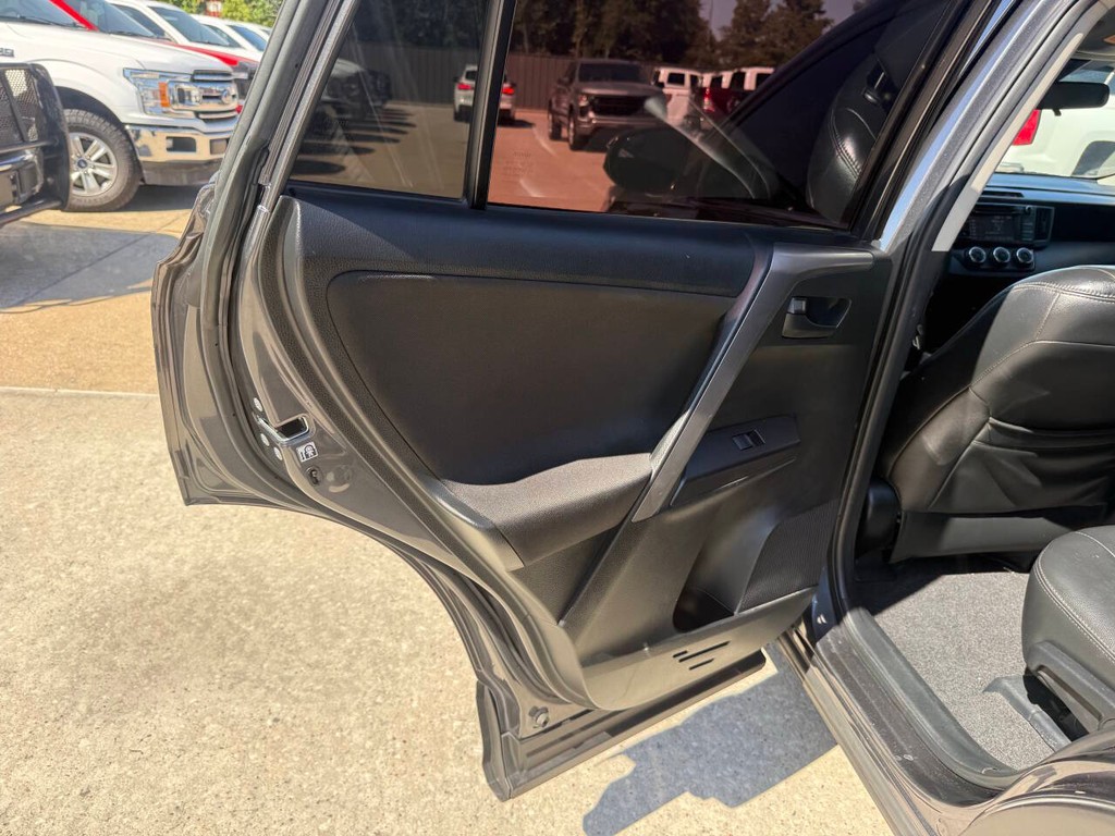 Toyota RAV4 Vehicle Full-screen Gallery Image 14