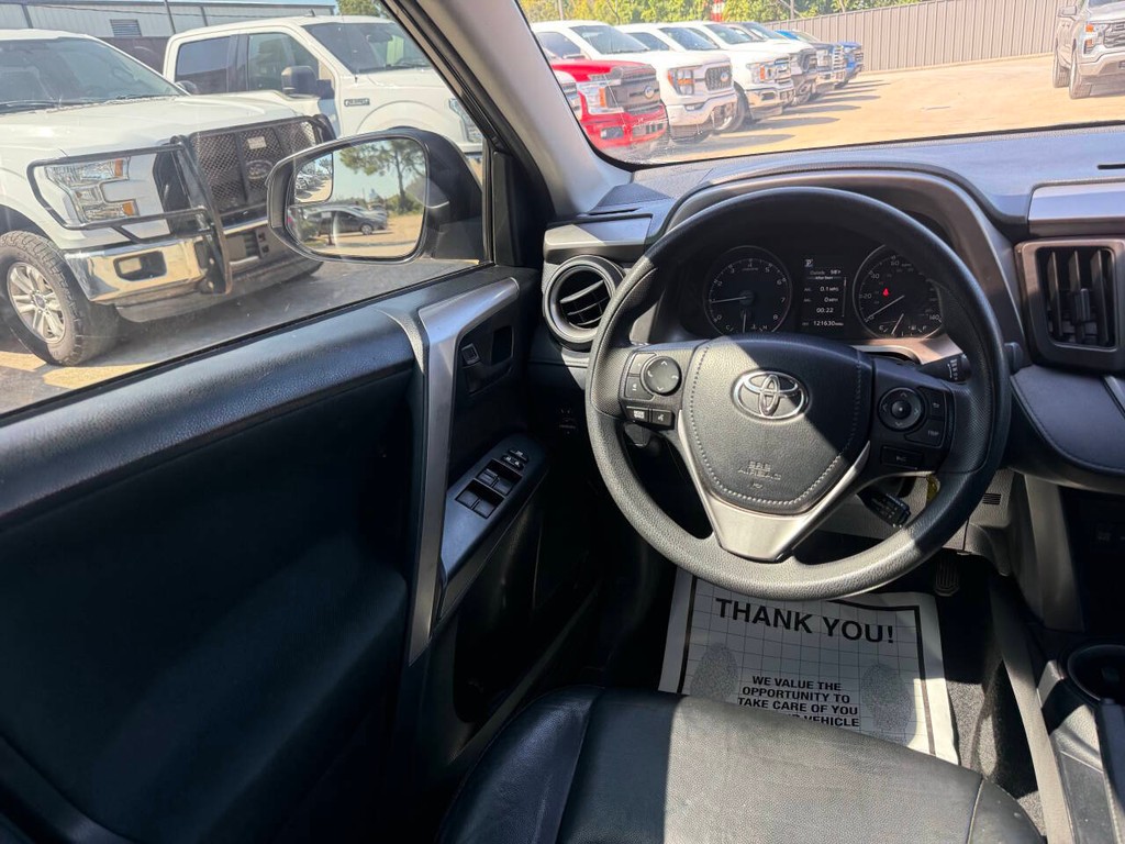 Toyota RAV4 Vehicle Full-screen Gallery Image 19