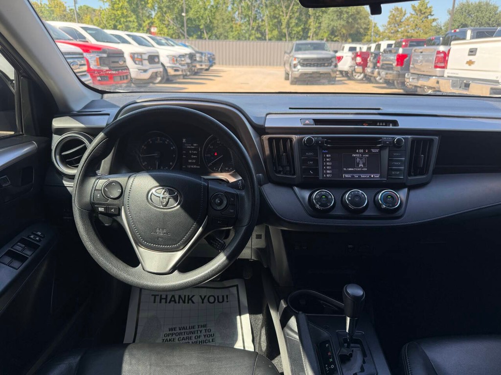 Toyota RAV4 Vehicle Full-screen Gallery Image 21
