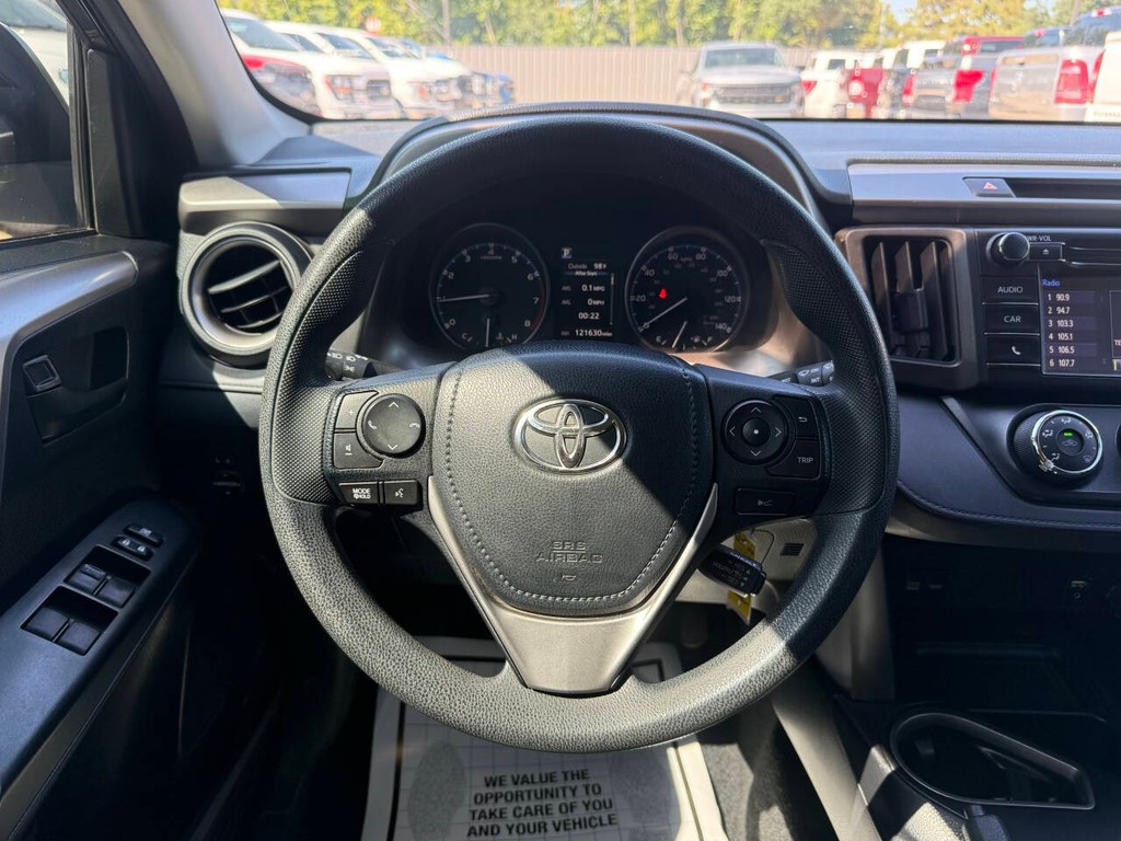Toyota RAV4 Vehicle Full-screen Gallery Image 22
