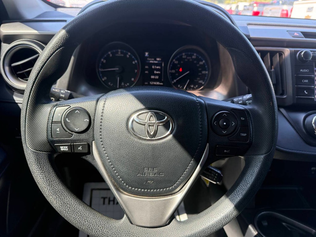 Toyota RAV4 Vehicle Full-screen Gallery Image 23