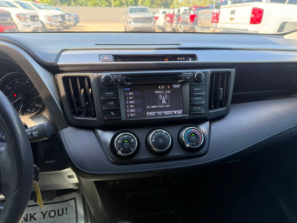 Toyota RAV4 Vehicle Full-screen Gallery Image 24