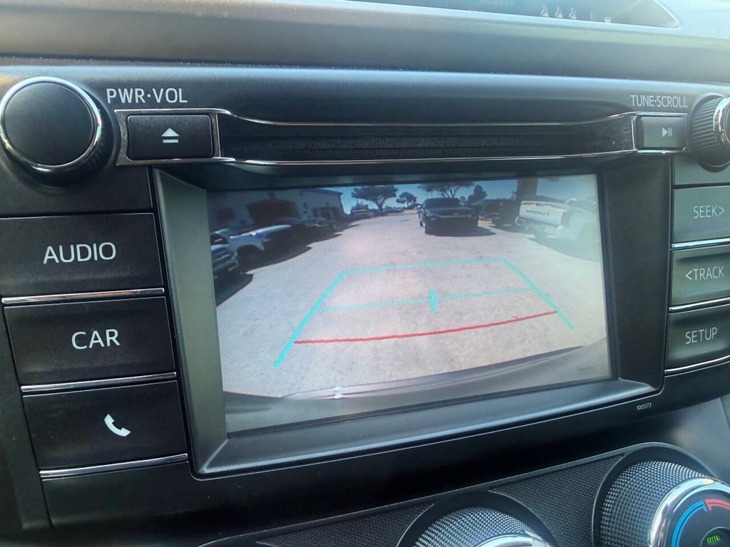 Toyota RAV4 Vehicle Full-screen Gallery Image 25