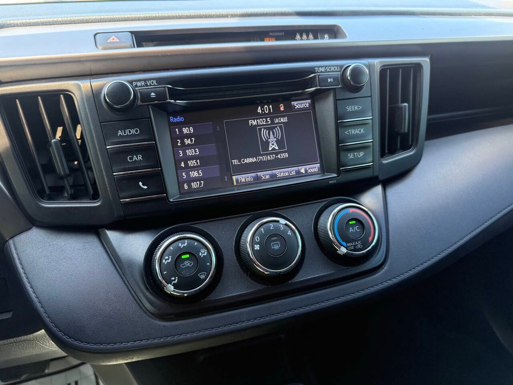 Toyota RAV4 Vehicle Full-screen Gallery Image 27