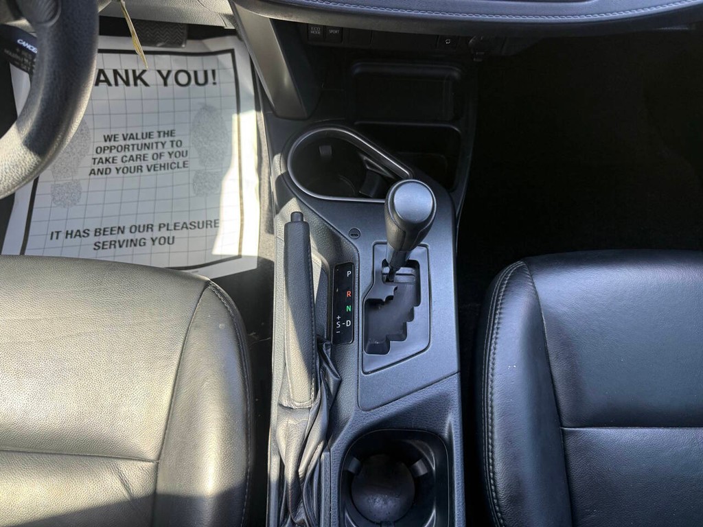 Toyota RAV4 Vehicle Full-screen Gallery Image 28