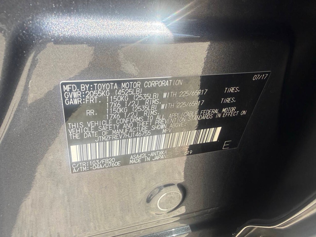 Toyota RAV4 Vehicle Full-screen Gallery Image 32