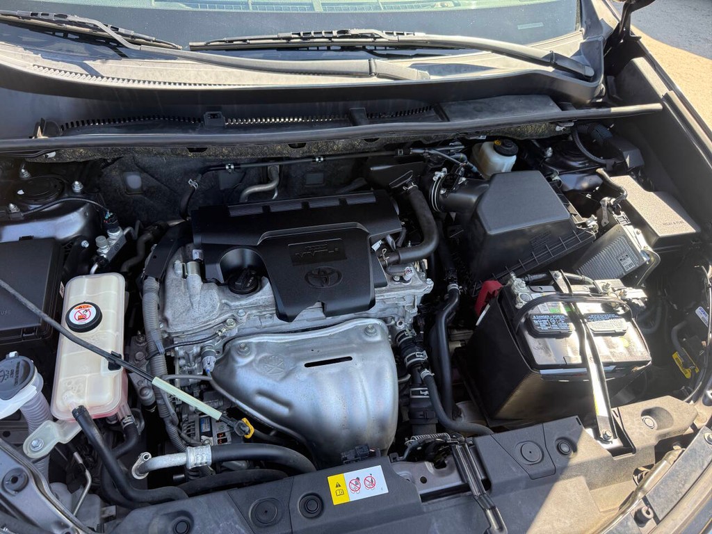 Toyota RAV4 Vehicle Full-screen Gallery Image 33